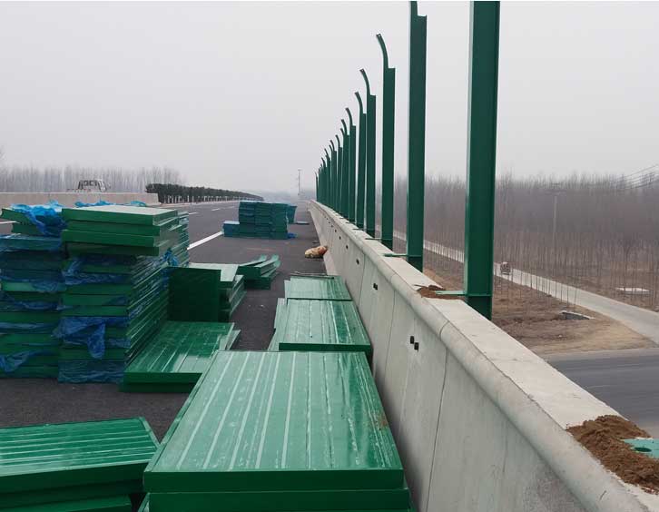 濟(jì)東高速橋梁段聲屏障安裝